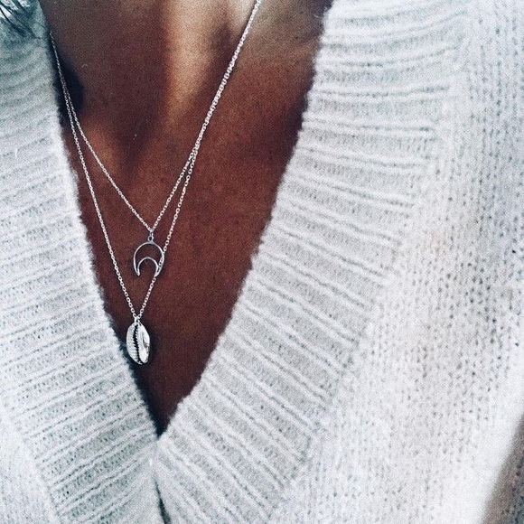 1/2 OFF LAST ONE Silver Cowrie Shell Necklace - Picture 2 of 4